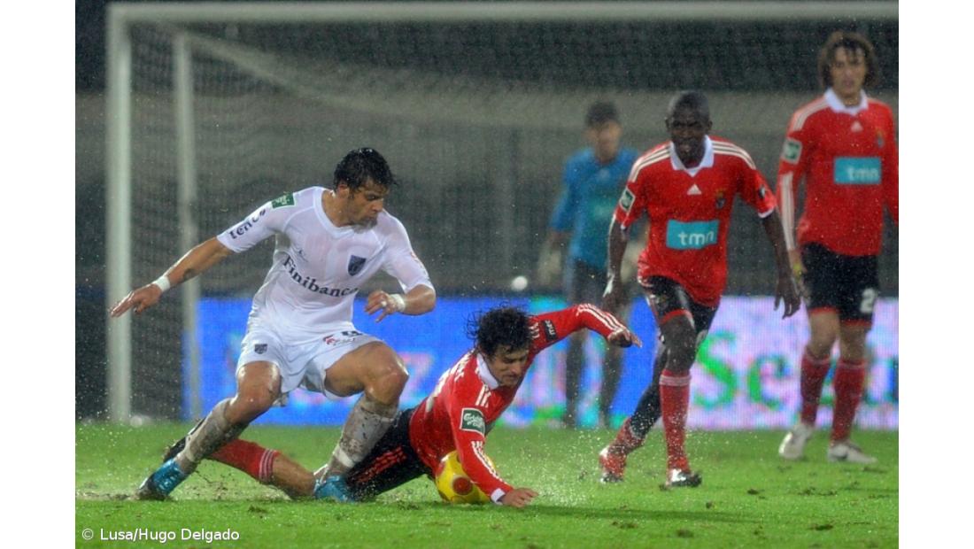 Guimarães quase afastado após empate com o Benfica