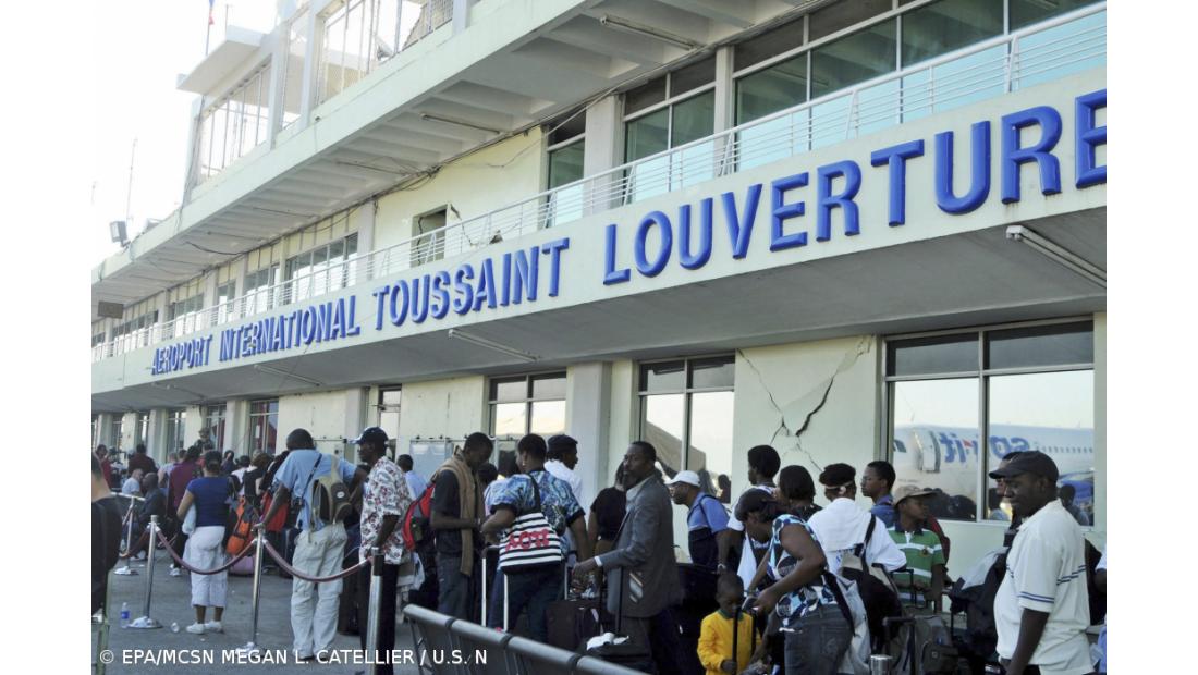 Militares dos EUA expulsam jornalistas do aeroporto de Port-au-Prince