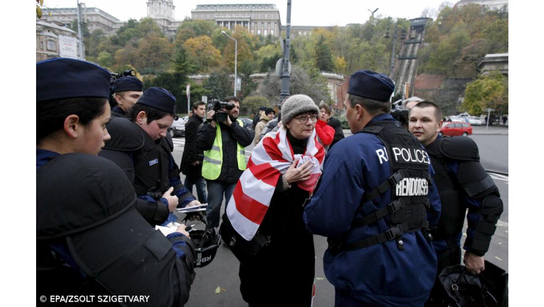 Polícia dispersa várias centenas de militantes 
