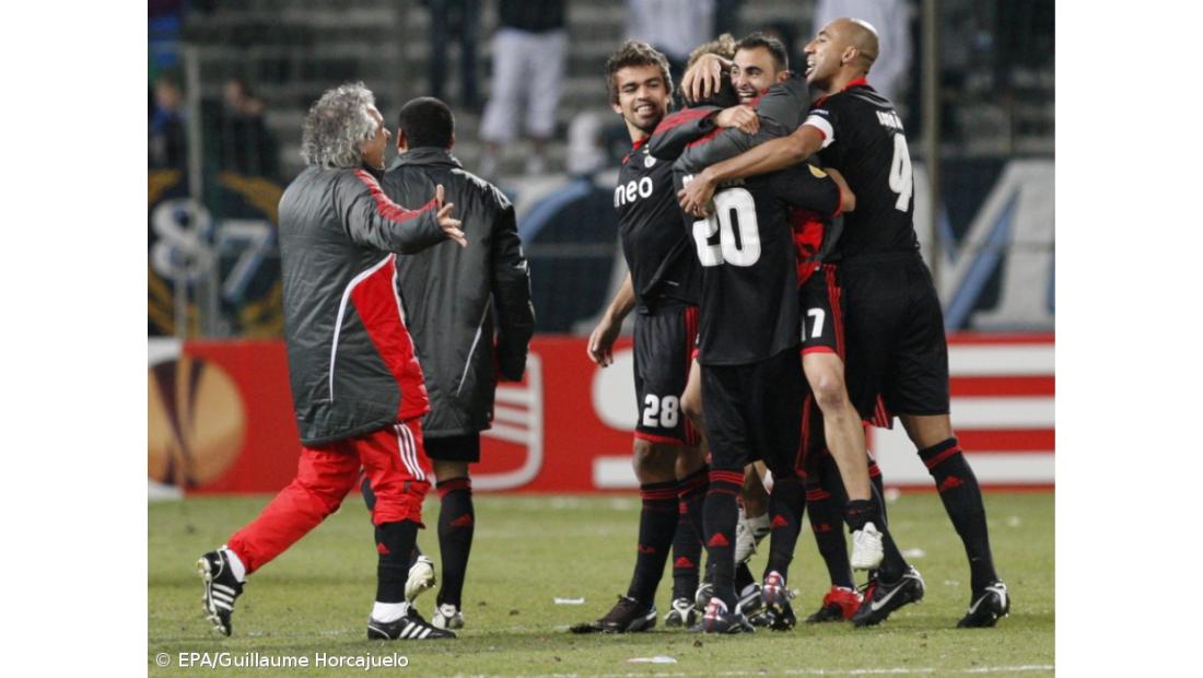 Benfica ganha em Marselha e está nos "quartos"