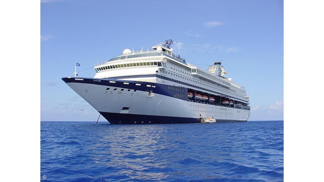 Celebrity Cruises atraca em Ponta Delgada