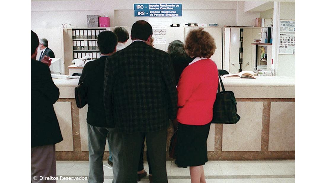 Governo quer reduzir férias na função pública para 22 dias premiando tempo de serviço