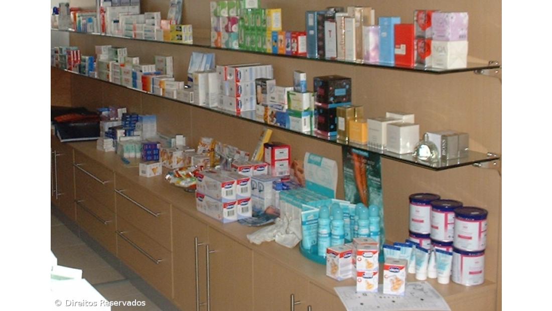 Novas regras de funcionamento das farmácias entram em vigor terça-feira
