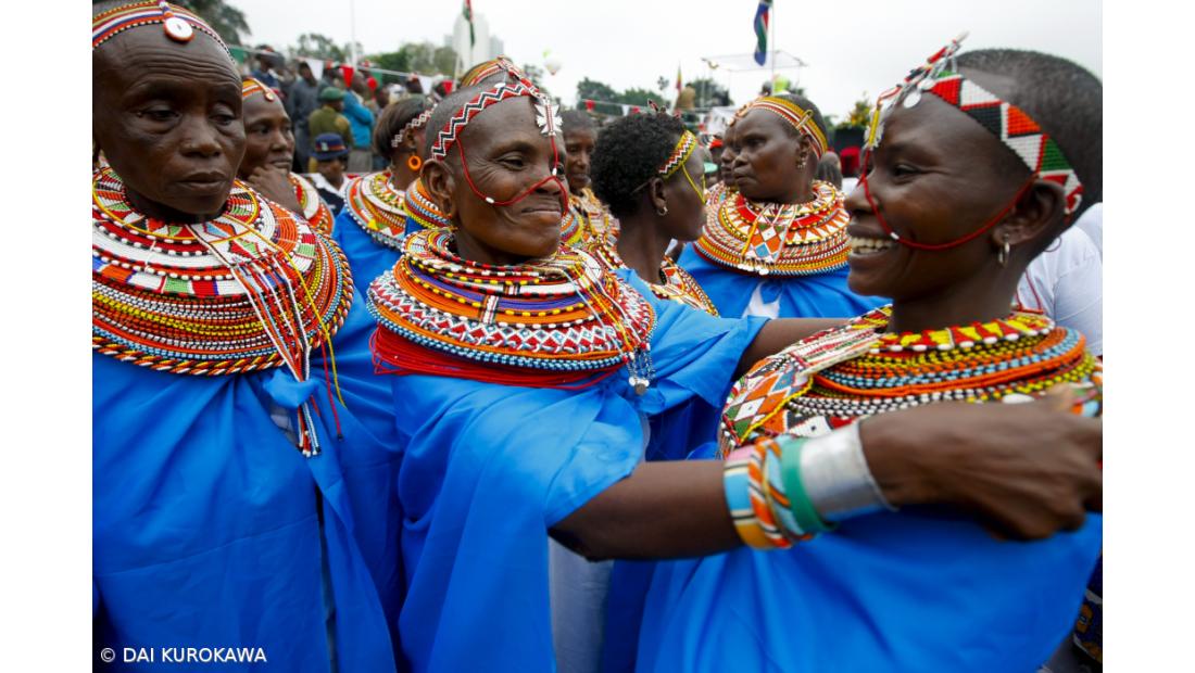 Promulgada nova Constituição no  Quénia 