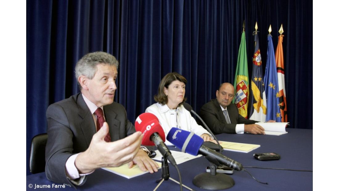 Mota Amaral de "alma e coração" com Berta Cabral, que promete15 mil empregos 