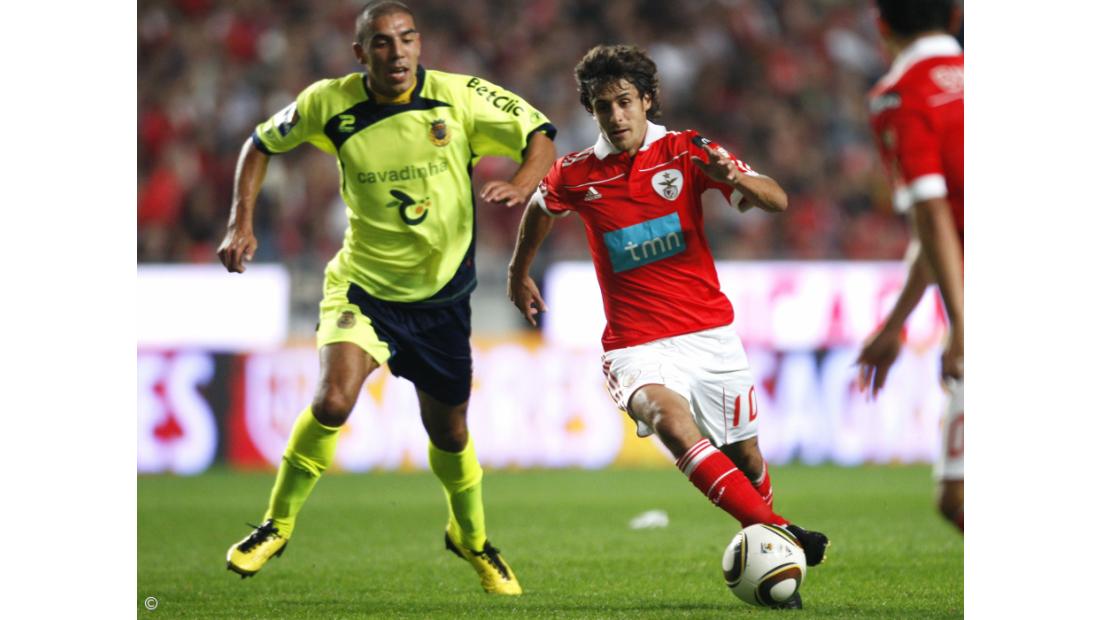 Benfica poupa e elimina Arouca