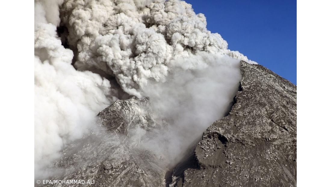 Mais de 1500 pessoas retiradas devido a erupção de dois vulcões na Indonésia