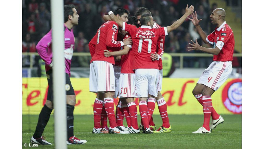 Benfica isola-se no segundo lugar