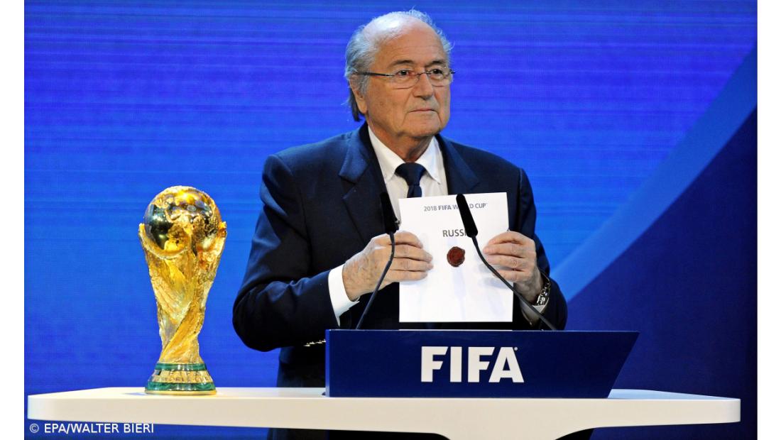 Presidente da FIFA admite que foi "um erro" entregar Mundial ao Qatar