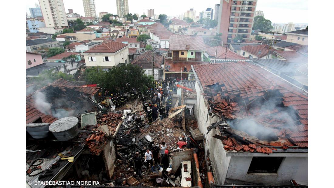Sete mortos na queda de avioneta em bairro de São Paulo