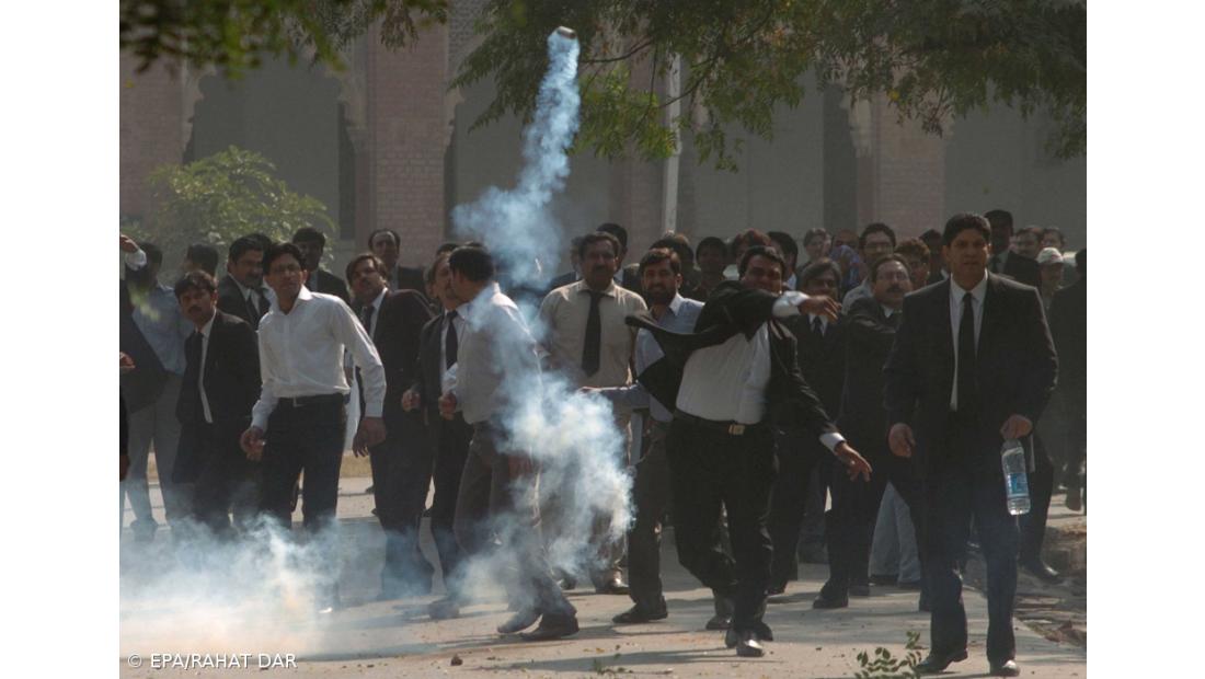 Paquistão contra estado de emergência