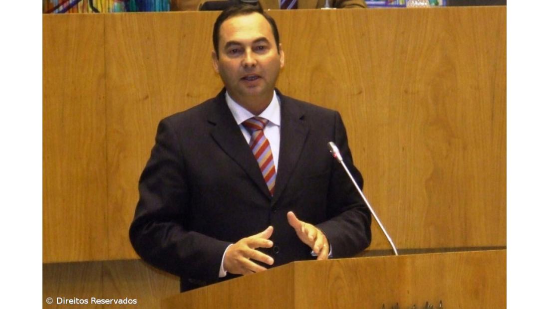 Deputados do PSD querem esclarecimentos sobre cortes de energia na Terceira
