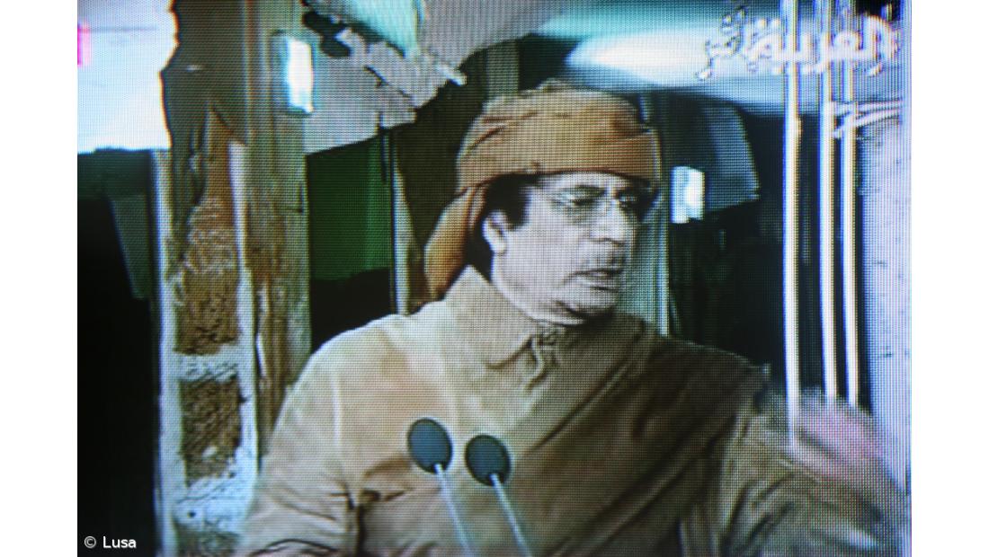 Rebeldes querem que Kadhafi seja julgado no país 