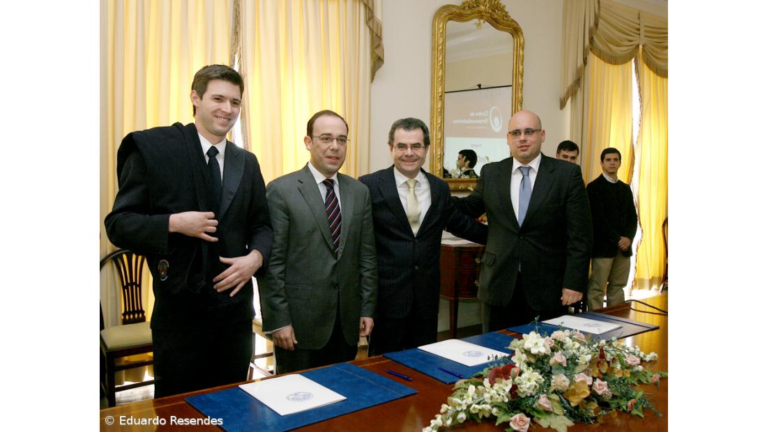 Incubadora de empresas e Júnior Empresa gerida por alunos