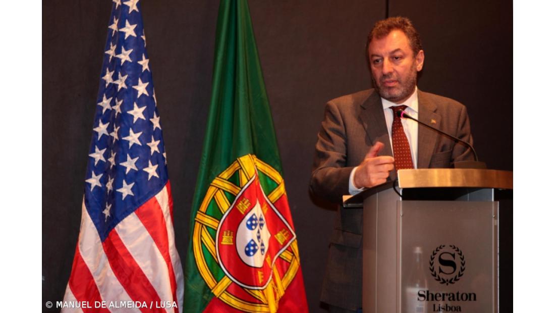 Governo e professores voltam a sentar-se à mesa para negociar rescisões