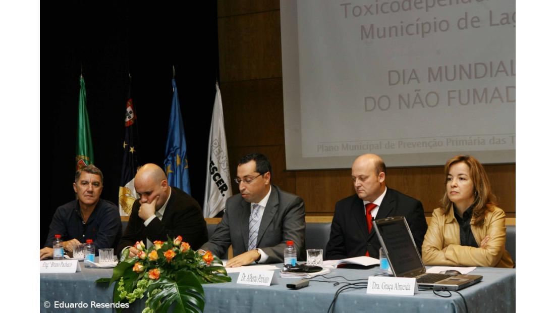 Número de fumadores com tendência para diminuir