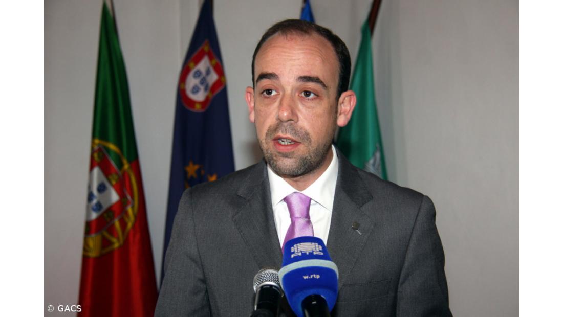 Cartão Interjovem dá desconto de 50 por cento nas viagens de avião entre ilhas