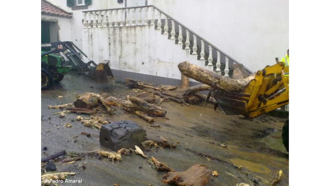 Chuva intensa provoca estragos em casas na Bretanha, S.Miguel