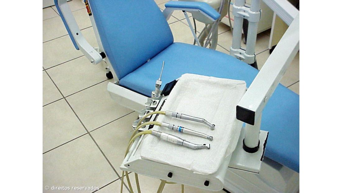 Médicos em formação vão tratar doentes graves ou sem posses que perderam dentes