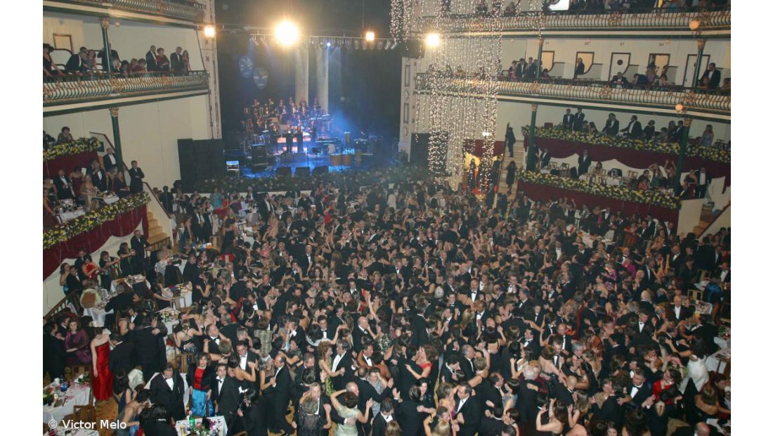 Há quase cem anos que o Coliseu Micaelense recebe bailes de gala no carnaval 