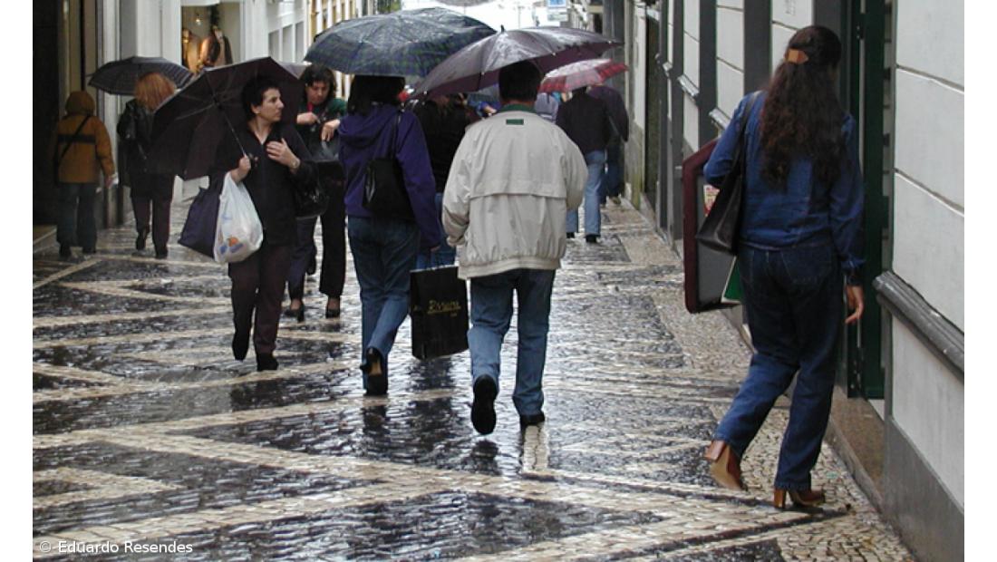 Nove ilhas dos Açores sob aviso amarelo devido a chuva forte e trovoada 