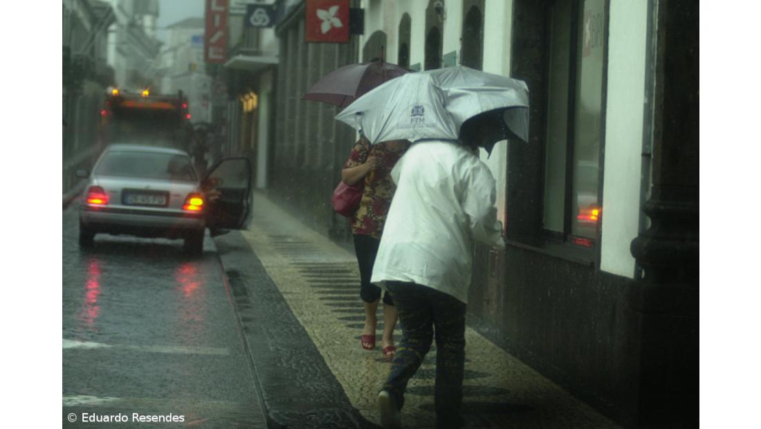 Sete ilhas dos Açores sob aviso amarelo devido à chuva e trovoada