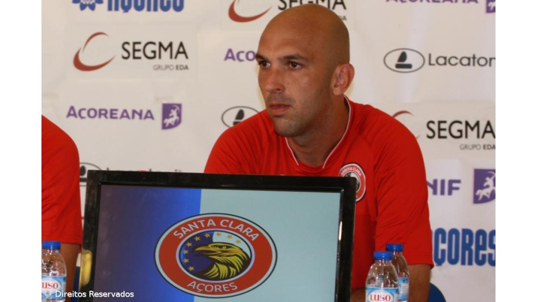 Luiz Carlos assume erros em nome do plantel