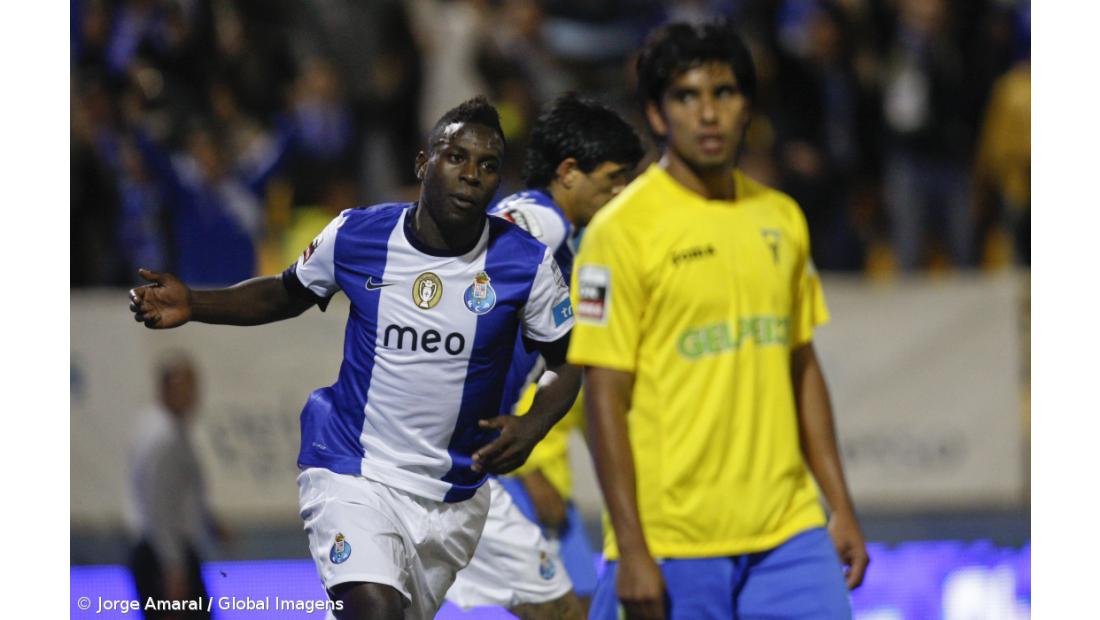 FC Porto vira resultado e vence o Estoril
