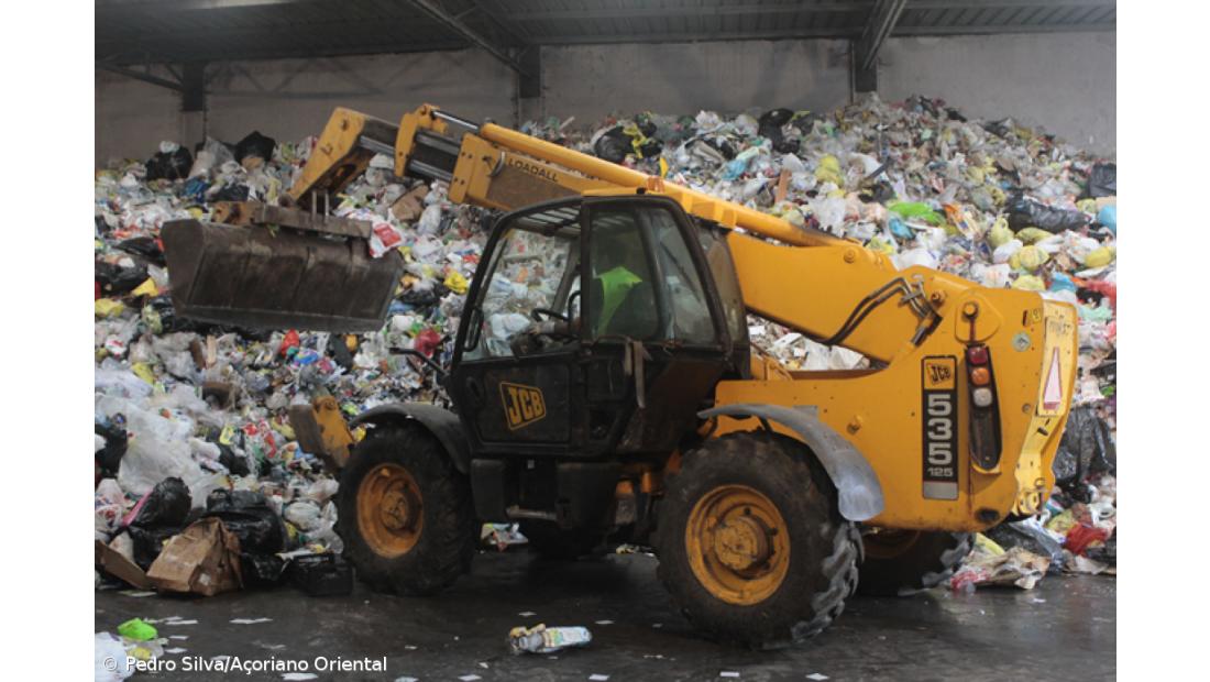 Ministro do Ambiente diz que estão a ser feitas mais análises ao lixo importado de Itália