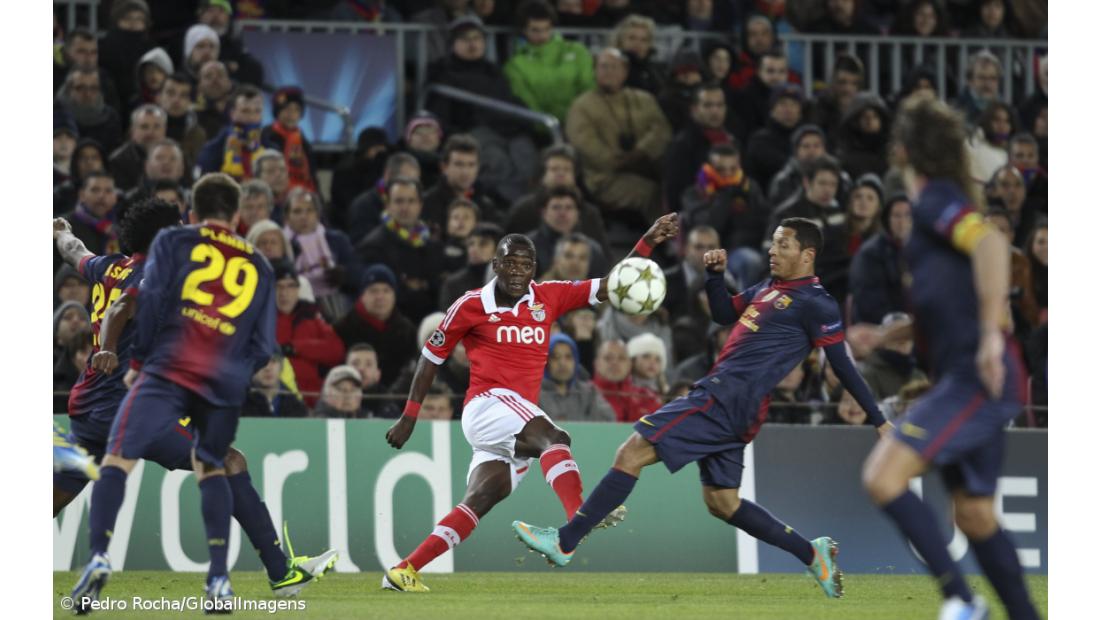 Benfica empata em Barcelona, mas é relegado para a Liga Europa