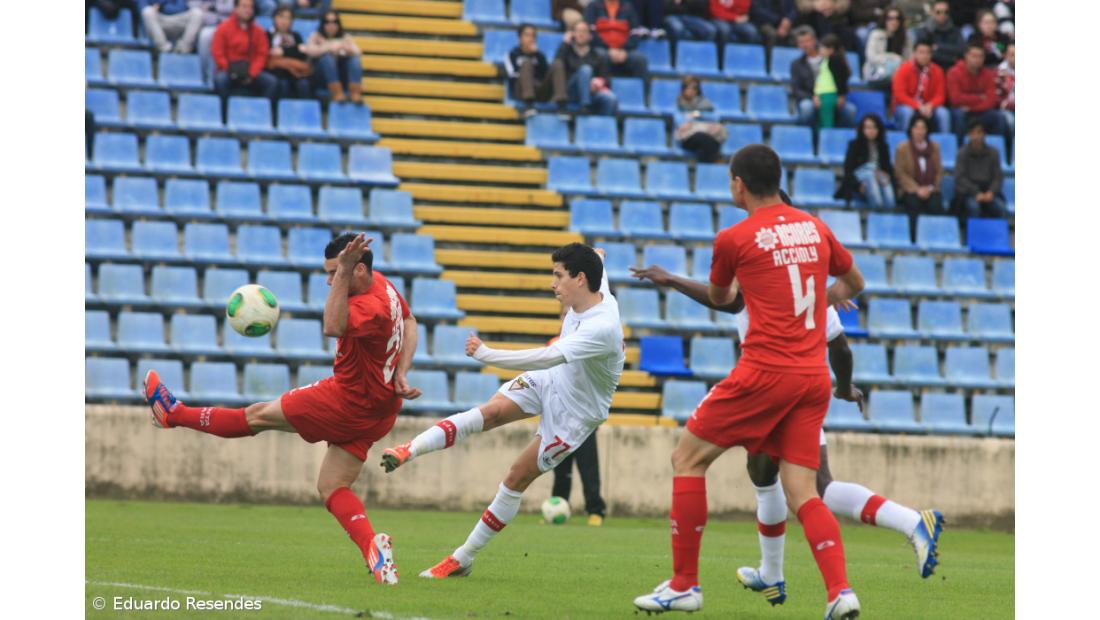 Santa Clara e Desportivo das Aves empatam a duas bolas