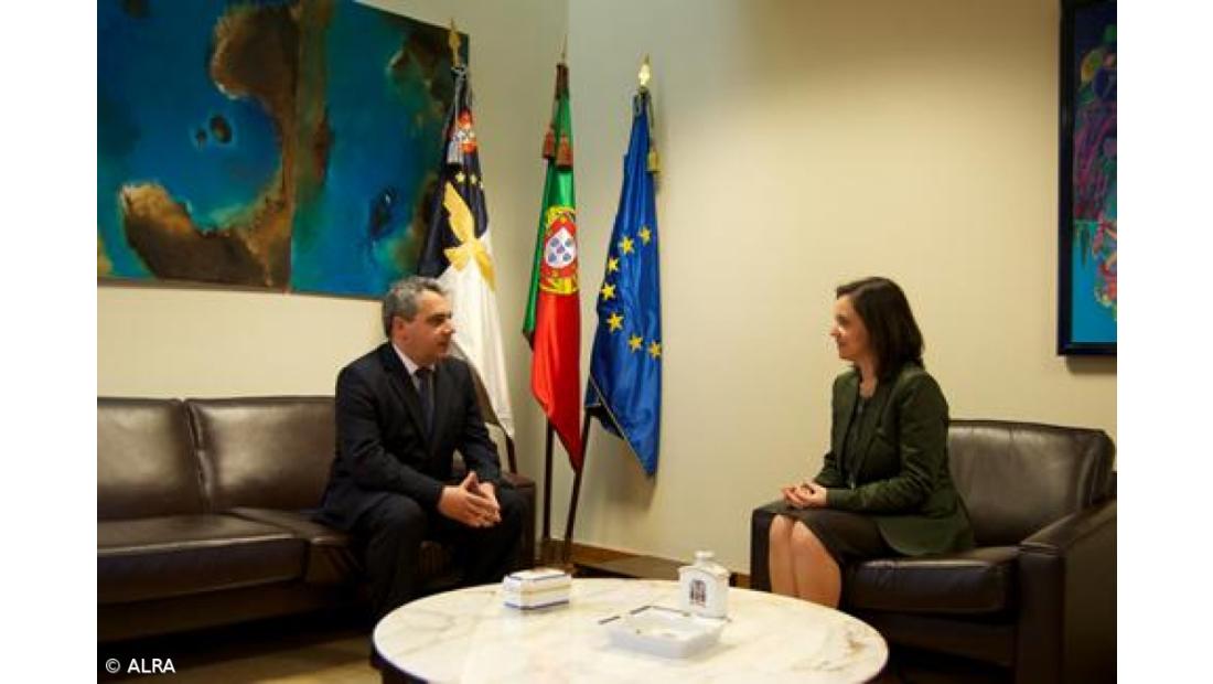 Governo dos Açores vai reforçar investimento e repor valores de cortes salariais