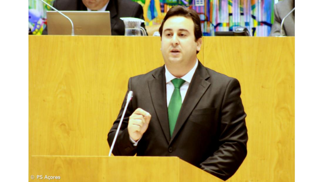 PS apela a "alargado compromisso" entre partidos e parceiros sociais nos Açores