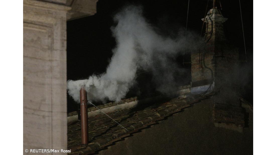 Fumo branco no final do segundo dia (vídeo em direto)