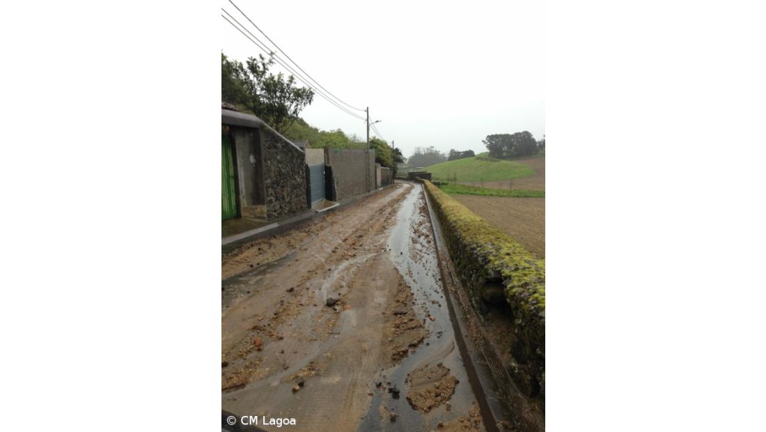 Caminho da Portela intransitável durante a manhã