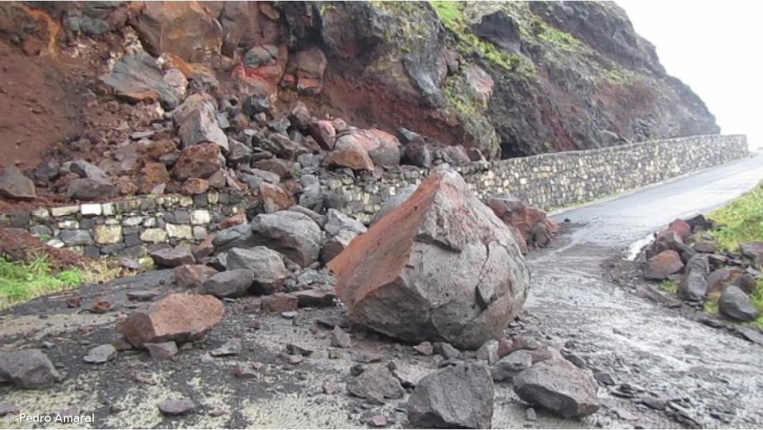 Nova derrocada no caminho de acesso à Ferraria