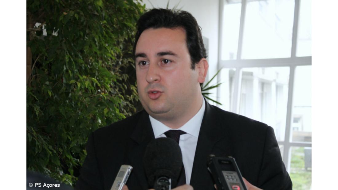 PS quer que deputados aprovem por escrito redação final de leis do parlamento dos Açores