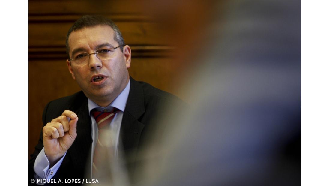 Governo diz que subsídio de férias em junho põe em risco limites trimestrais do défice