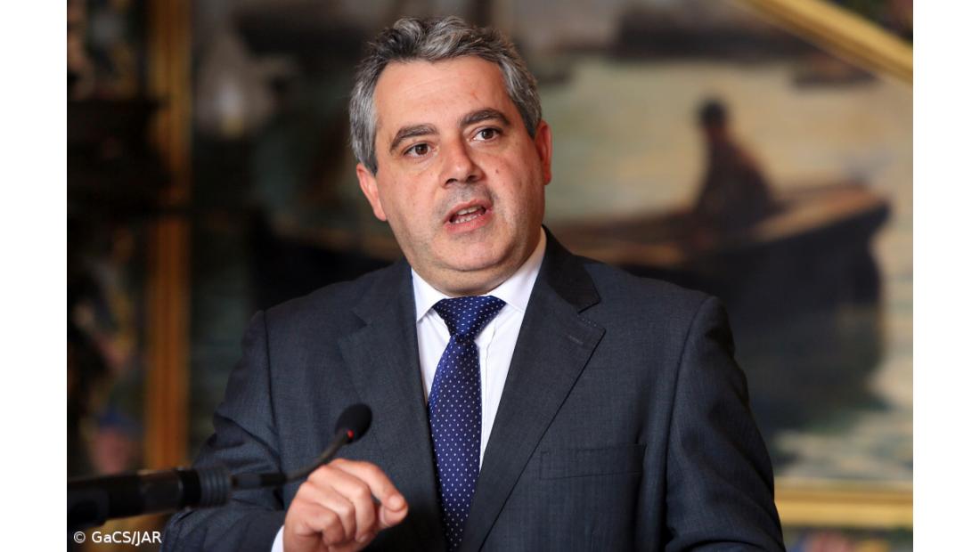 Vice-presidente do Governo vai ao parlamento explicar painéis solares em edifícios públicos