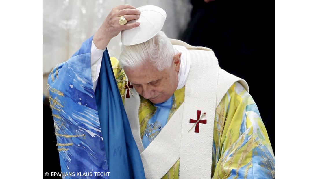  Bento XVI acusa agências internacionais de promoverem o aborto em África