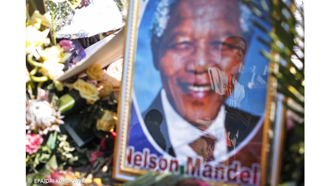 Milhares de pessoas começam a encher estádio 2 horas antes de memorial