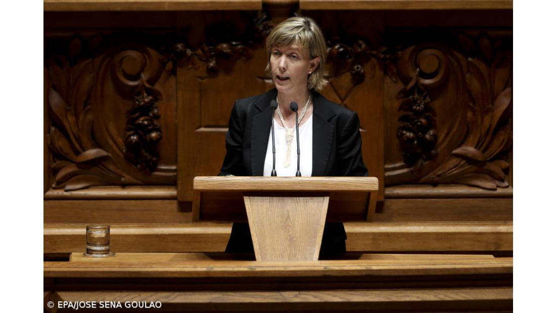 Ministra admite que convergência de pensões e tabela da função pública podem ir parar ao TC