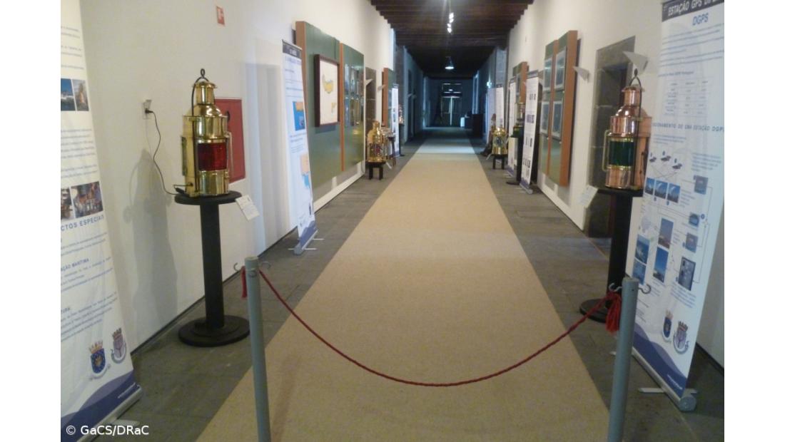 Biblioteca de Ponta Delgada expõe "Faróis dos Açores"