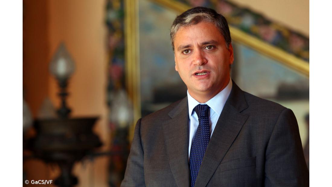 Vasco Cordeiro faz alteração orgânica do Governo