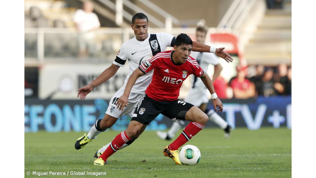 Benfica passa em Guimarães, mas com muita dificuldade (vídeos)