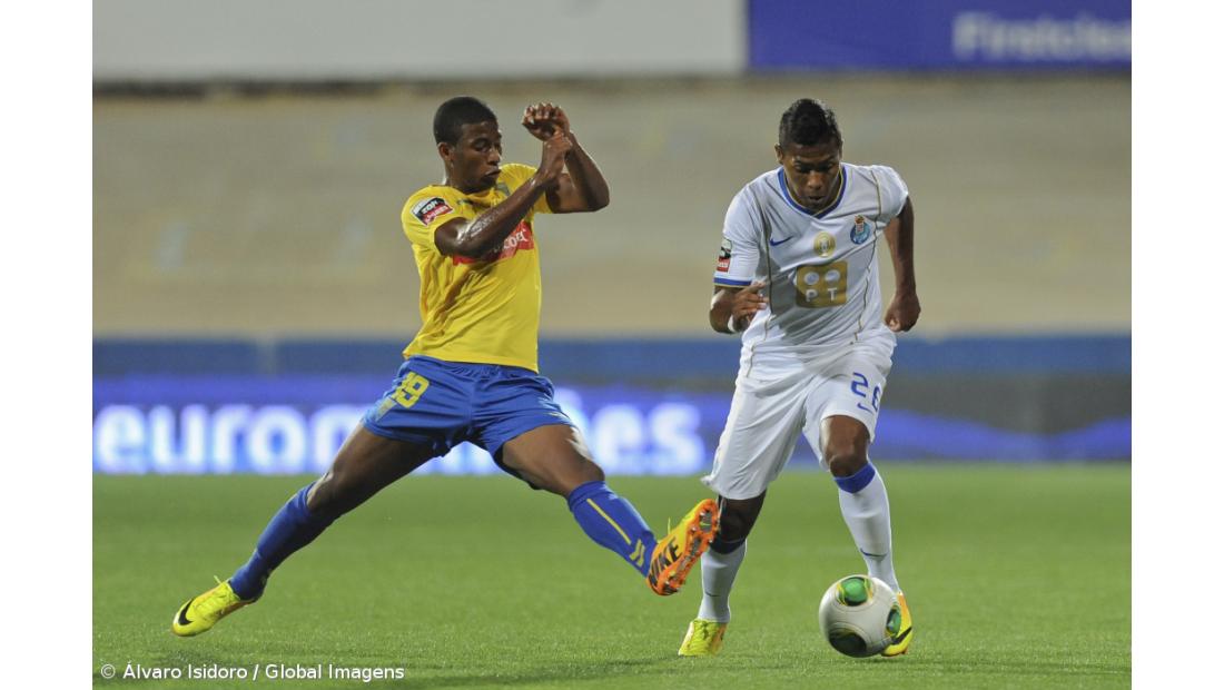 FC Porto empata no Estoril, mas continua líder isolado da I Liga de futebol (vídeos)