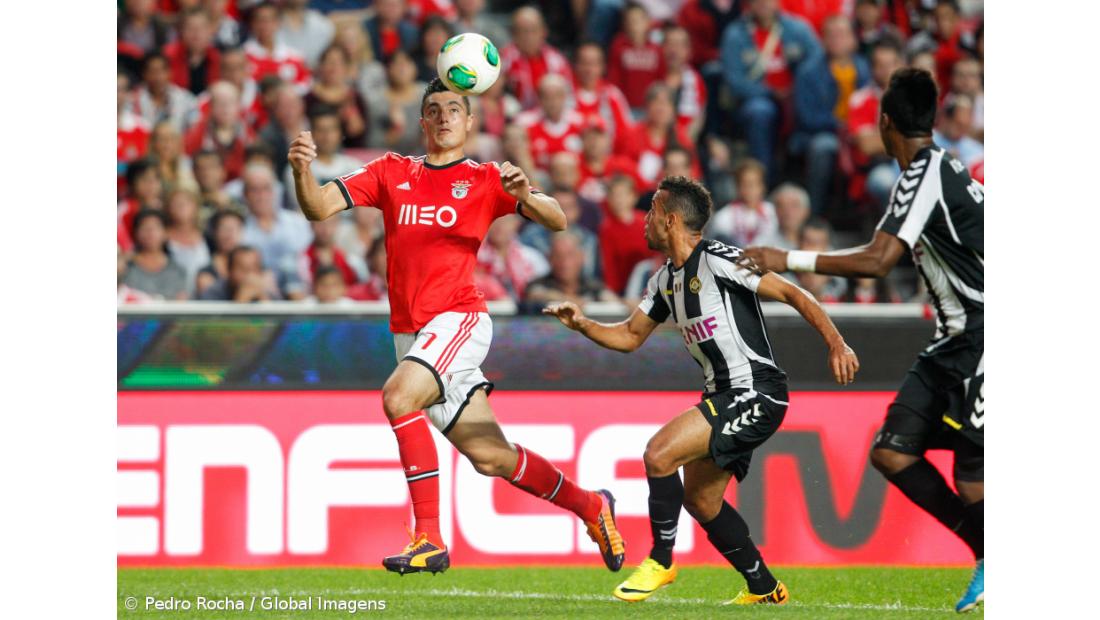 Benfica vence na receção ao Nacional e aguarda desfecho do "clássico" (vídeos)