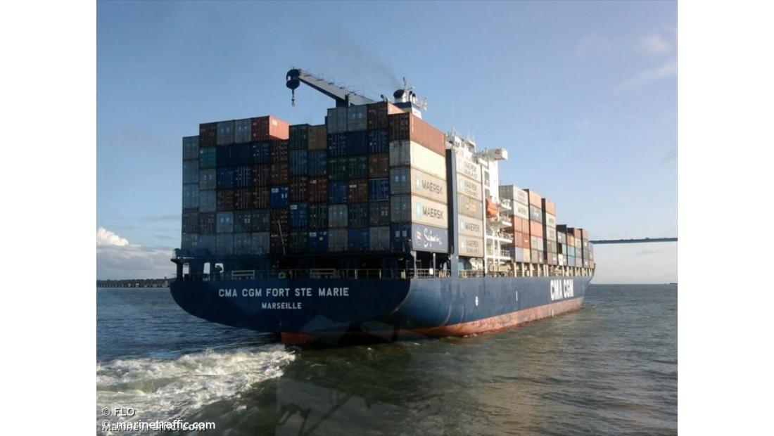 Evacuação médica de tripulante do navio porta contentores