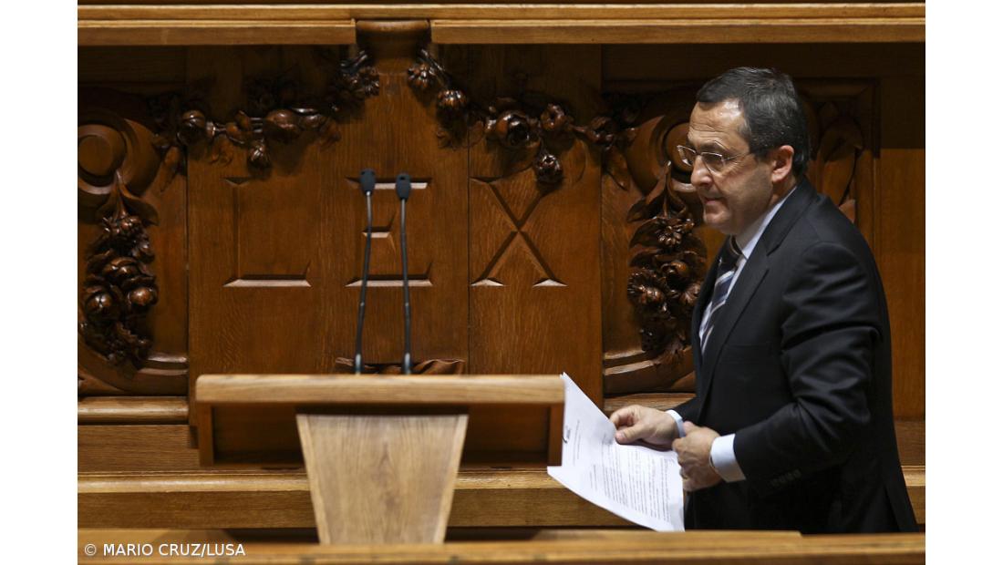 PS duvida da transparência do negócio, PSD disponível para debater tudo em qualquer lugar