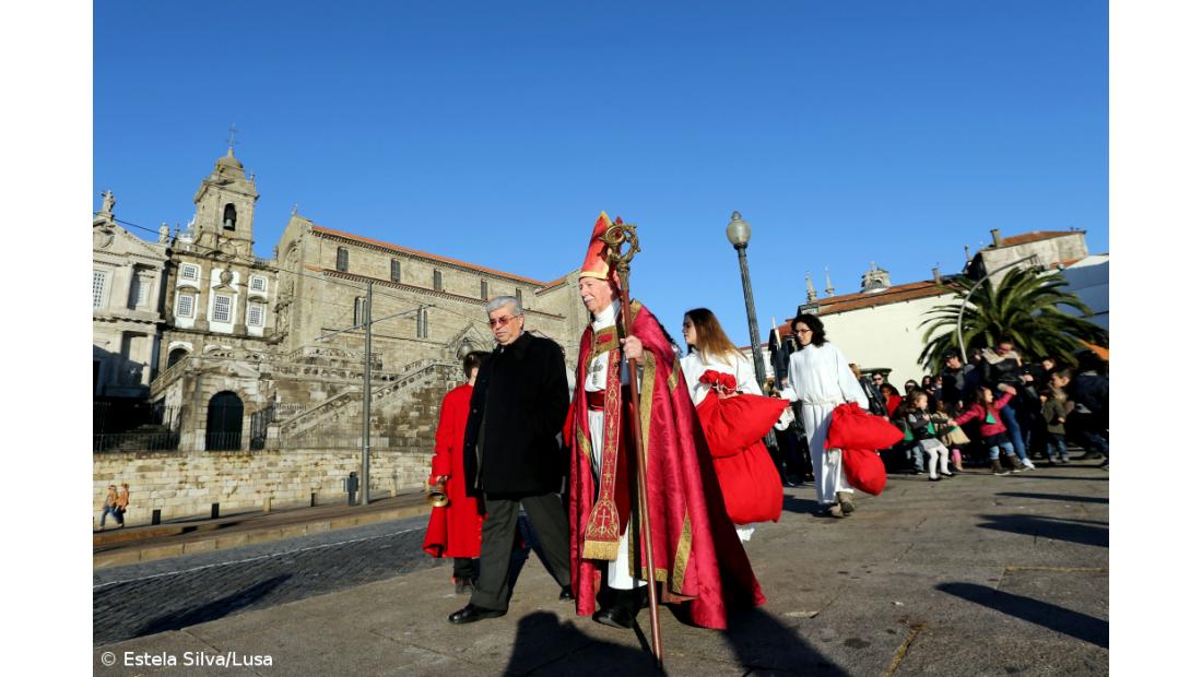 S.Nicolau chegou ao Porto de barco para ensinar "os valores fundamentais" do Natal